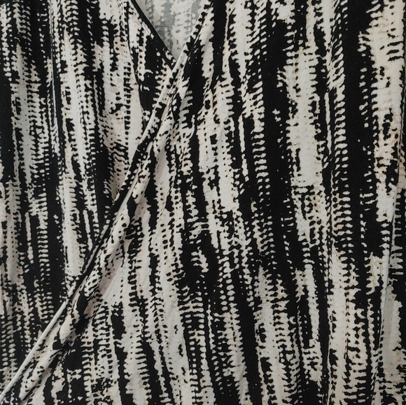 Michel Studio 3/4 Lace Sleeve Top - Picture 4 of 7